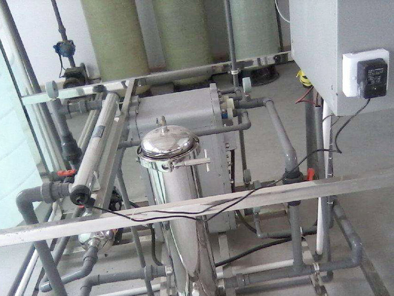 EDI系統(tǒng)是在壓力作用下，水透過反滲透膜成為純水